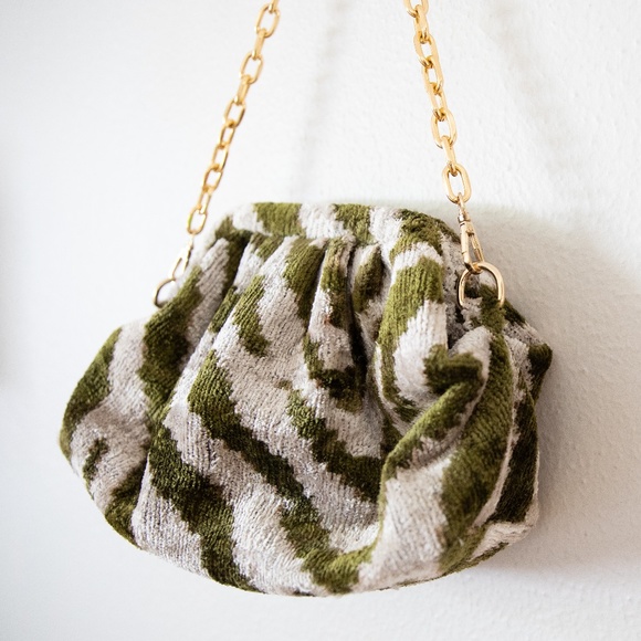 WOLF & WILLA Tiger Silk Pinup Bag - Picture 4 of 6